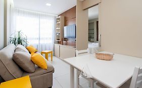 Excelente flat em Setúbal Boa Viagem até 3 pessoas cercado por restaurantes e supermercados PM805